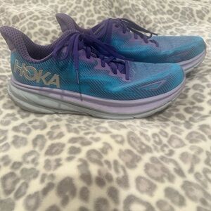 Hoka Clifton 9 women’s shoes. Size 11